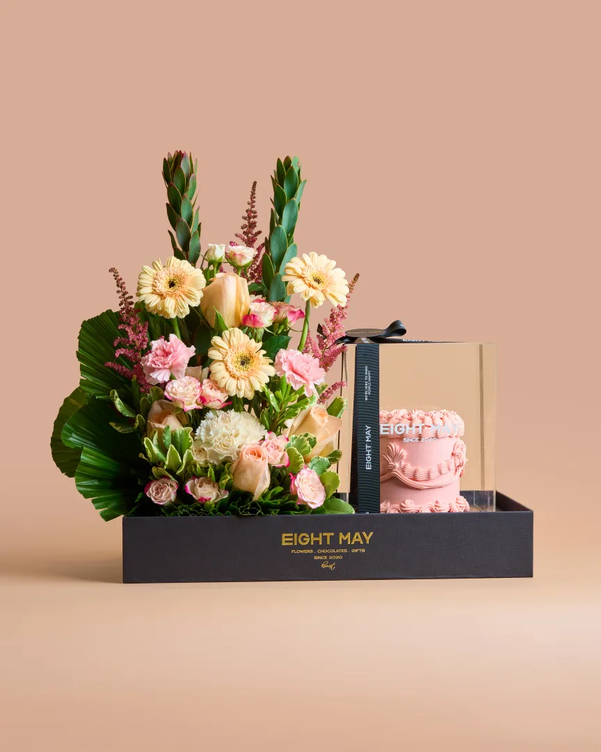 Luxury Pink Floral & Cake Gift Set 
