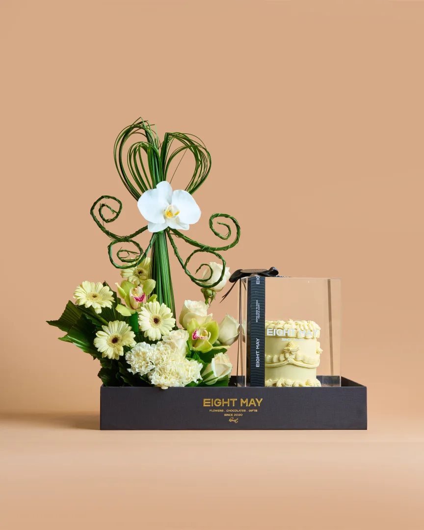 Luxury White Floral & Cake Gift Set 